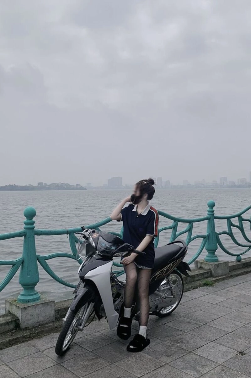 ngồi ảnh con gái đi xe wave độ