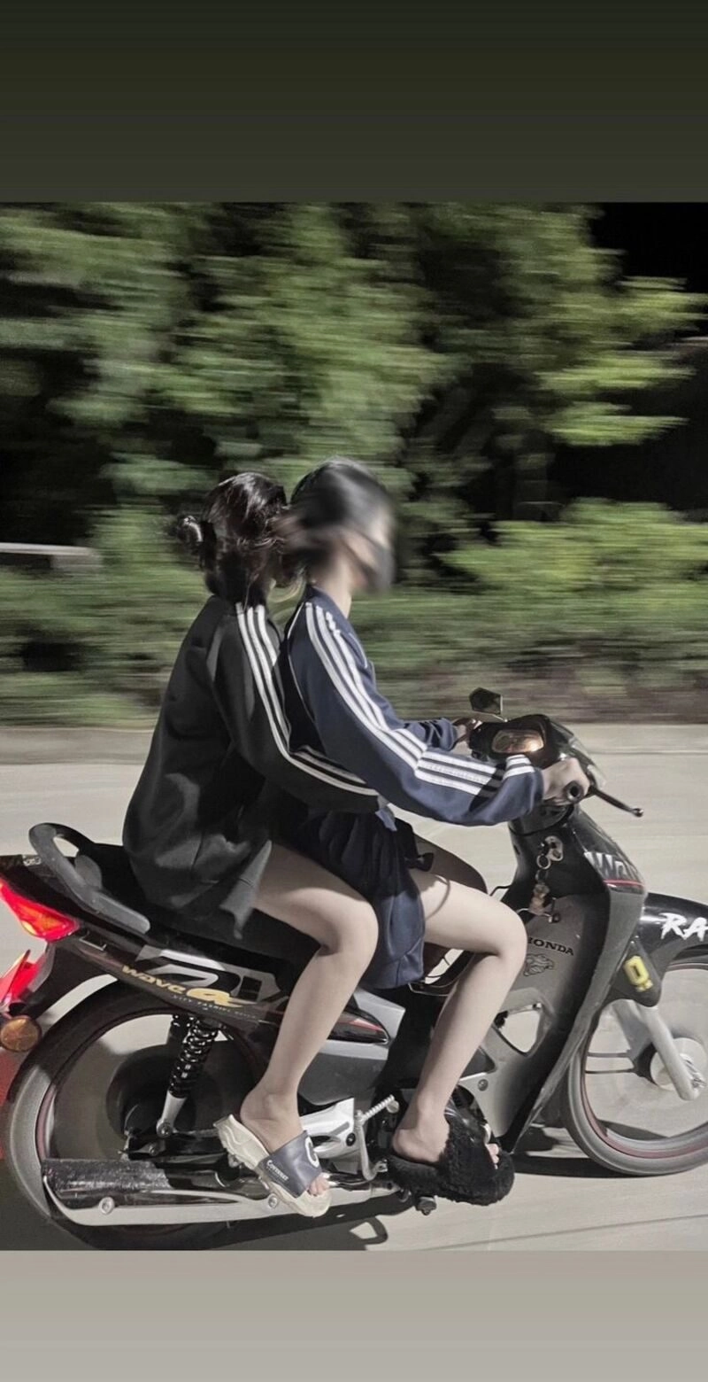 ngồi ảnh con gái đi xe wave độ