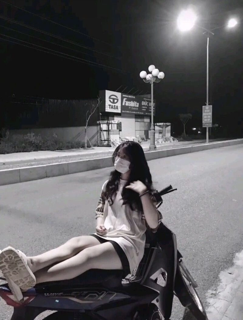 ngồi ảnh con gái đi xe wave độ