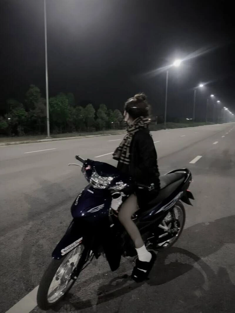7749 dáng ngồi ảnh con gái đi xe wave độ khiến ai cũng phải trầm trồ