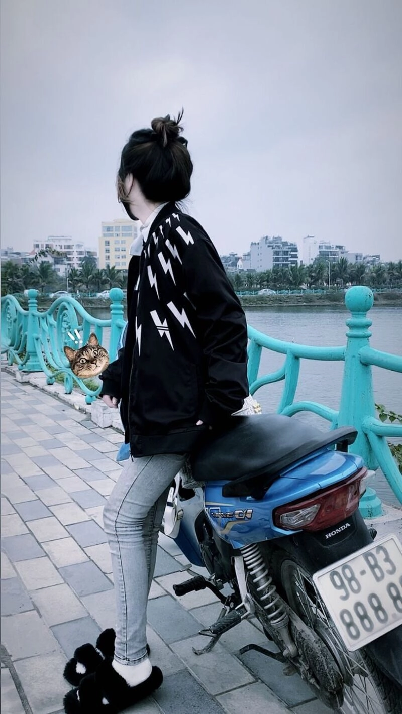 ngồi ảnh con gái đi xe wave độ