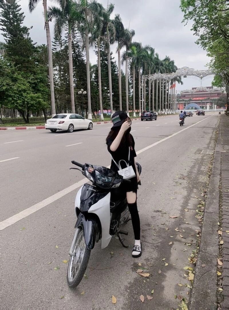 ngồi ảnh con gái đi xe wave độ