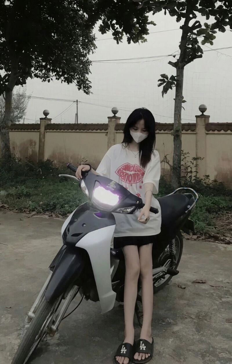 ngồi ảnh con gái đi xe wave độ